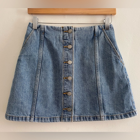 Aritzia Wilfred Free Ahrens Blue Demin Jean Button
Front Mini Skirt, Size 2 - Picture 14 of 14